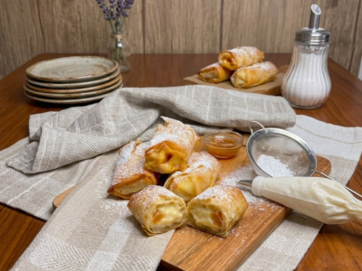 Recette de nems sucrés aux brugnons et crème vanille